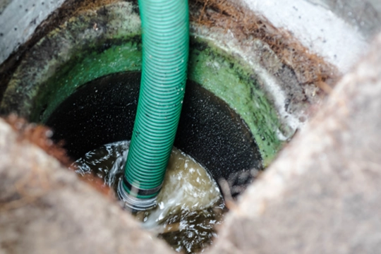 septic tank pumping process
